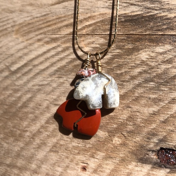 Vintage Zuni Fetish Bear Poppy Jasper Necklace - Picture 2 of 7